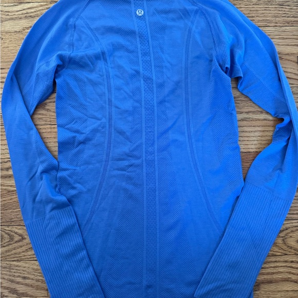 Lululemon long sleeve in blue - Picture 2 of 2